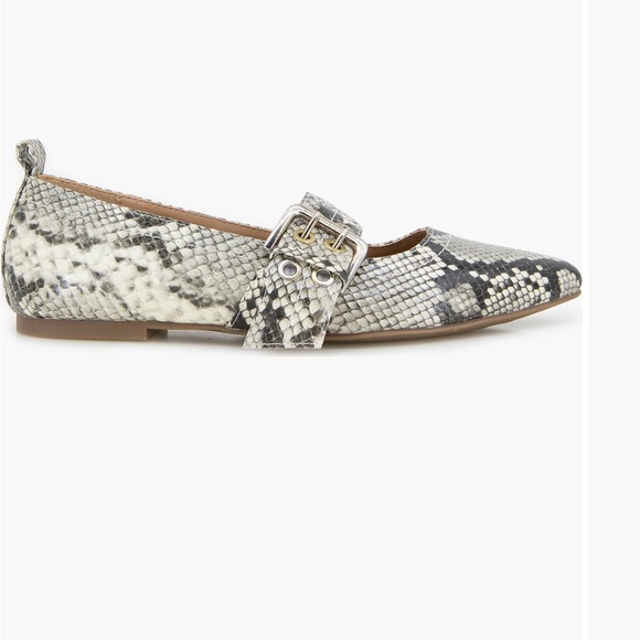 UNIONBAY Women's Black and Cream Snakeskin Flats/Buckle/Pointed Toe - Picture 6 of 9